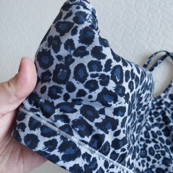Gapfit Reversible Leopard Print Sports Bra - Picture 3 of 5